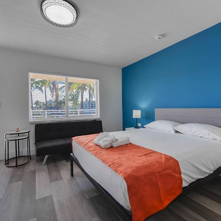 Amazing Balcony Studio At The Beach With Parking -M44 Холивуд Екстериор снимка