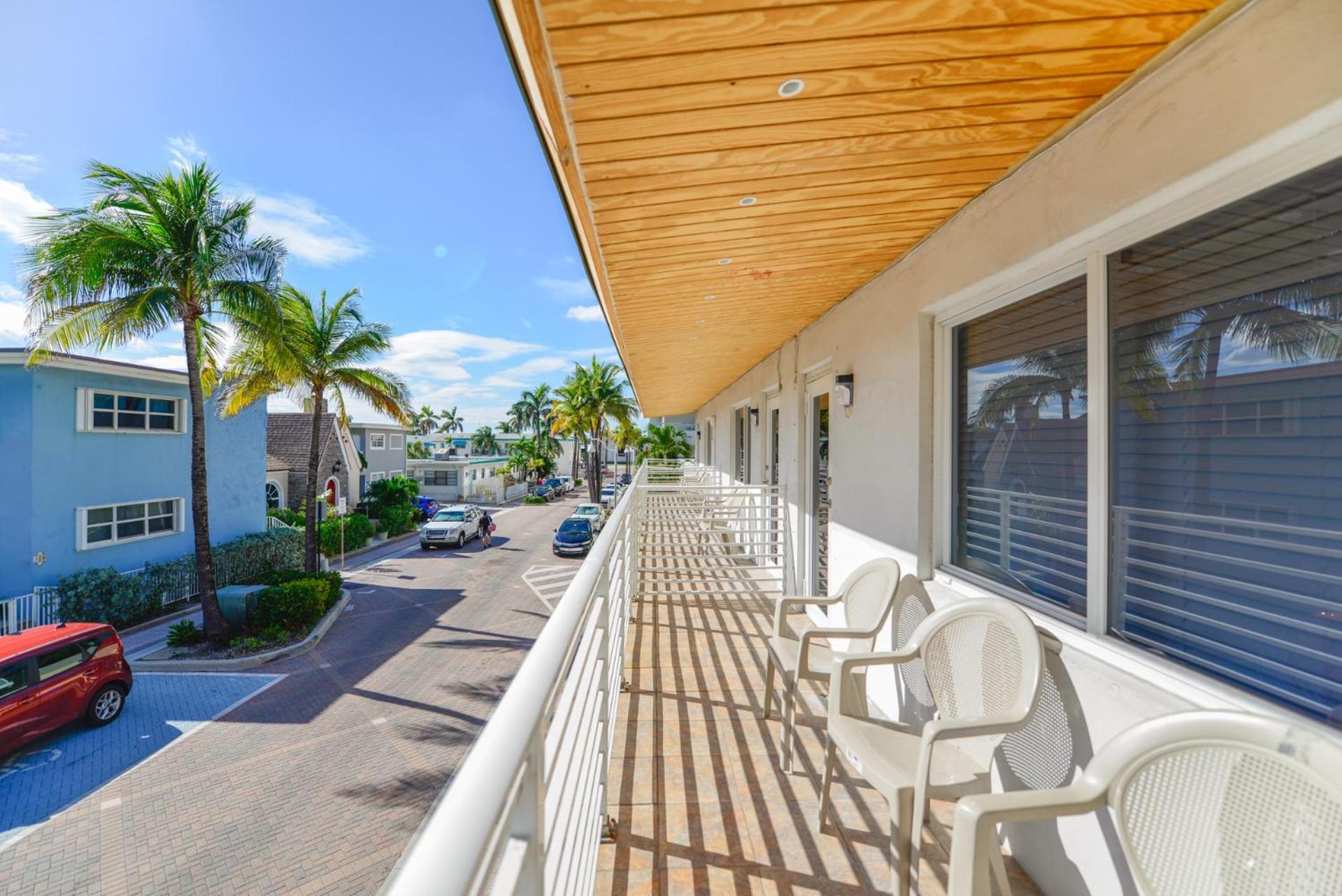 Amazing Balcony Studio At The Beach With Parking -M44 Холивуд Екстериор снимка